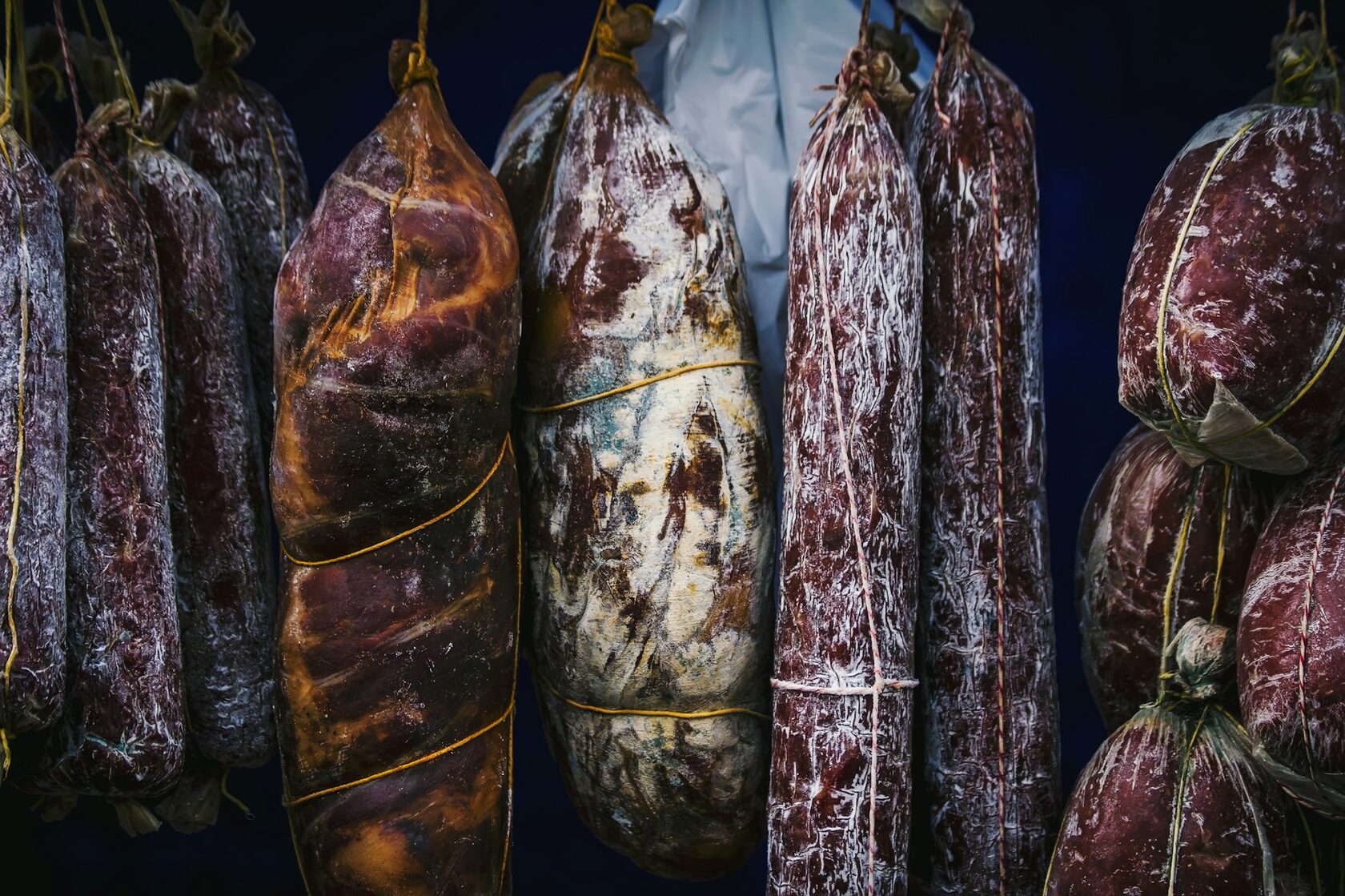 Enchidos tradicionais portugueses pendurados